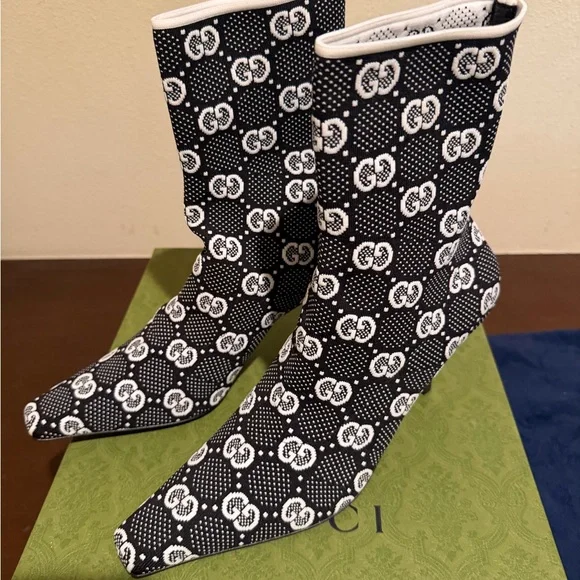 New💕Gucci Monochrome Patterned Stilettos - Picture 4 of 7